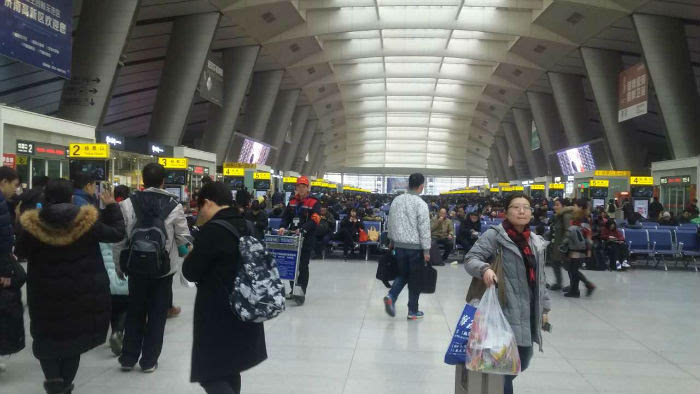今年春运期间,北京南站候车大厅的座位实现了扩容