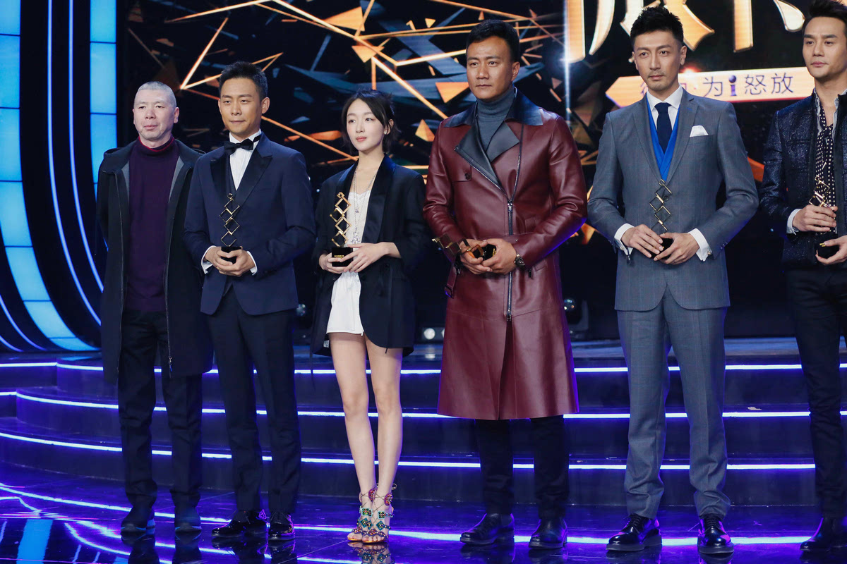 众明星出席活动盛典现场星光熠熠