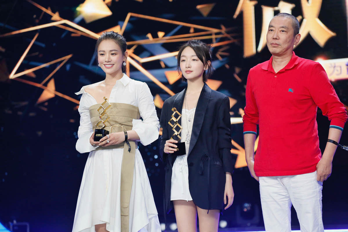 众明星出席活动盛典现场星光熠熠