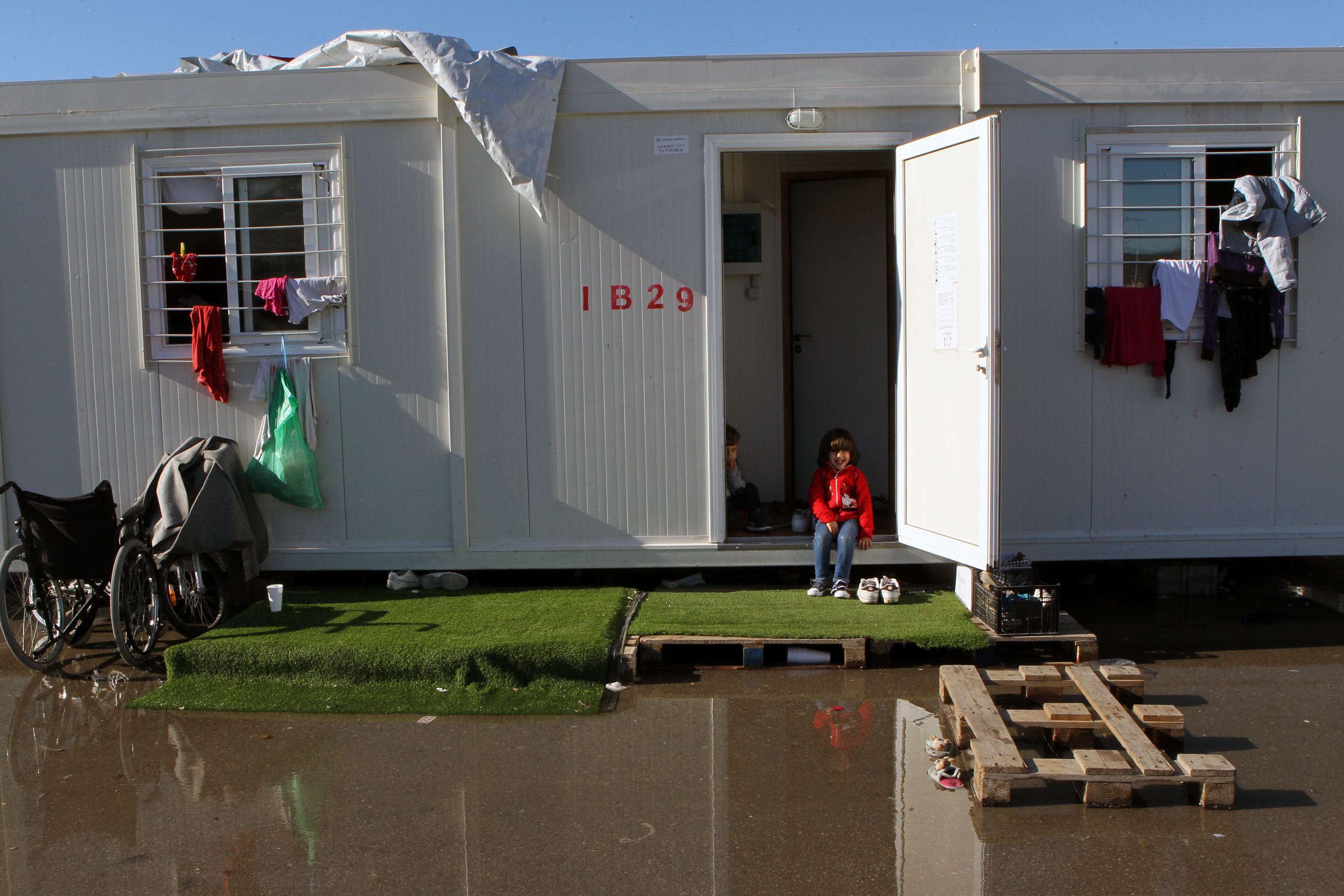 希腊难民营里的孩子