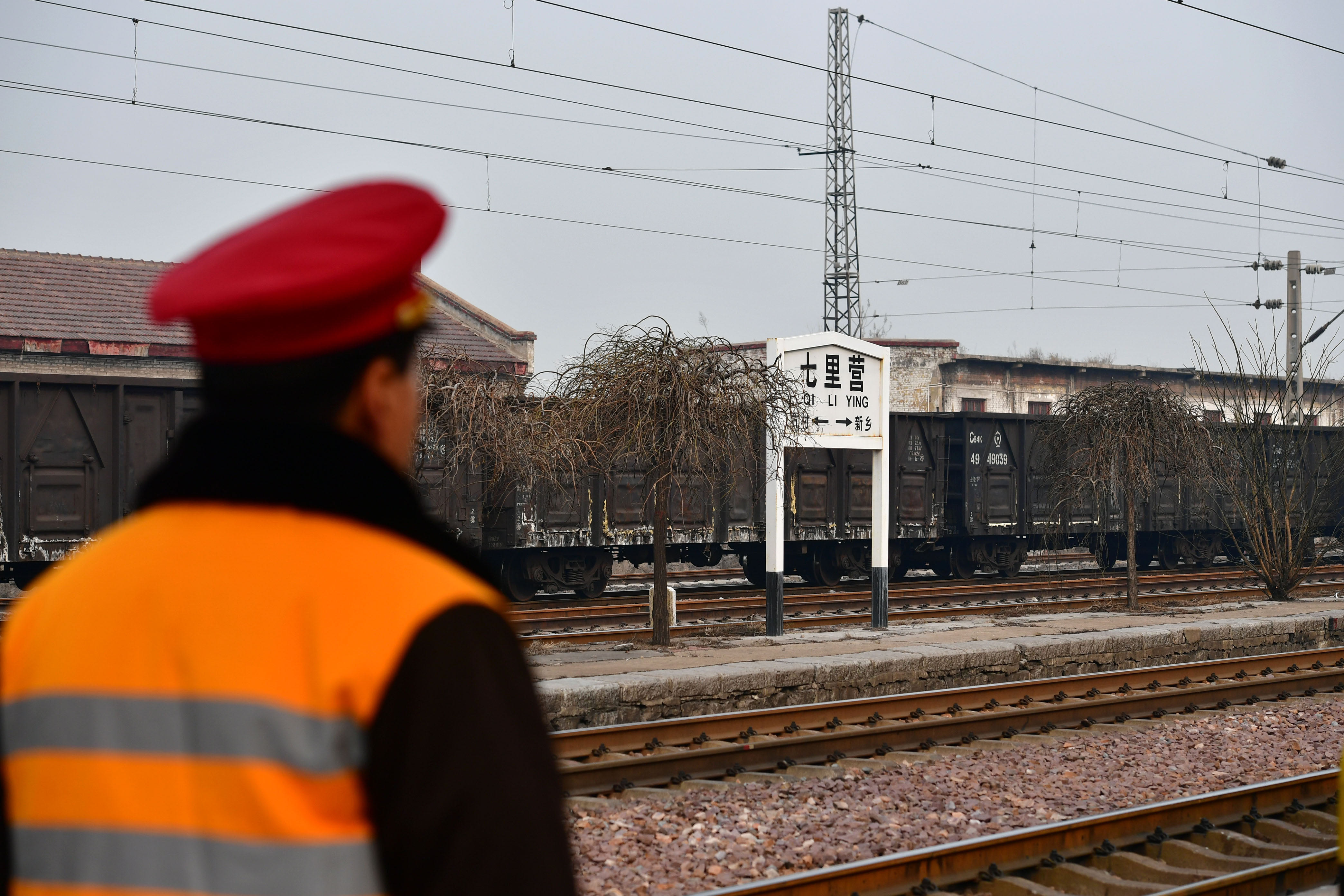 春运路上的小彩旗