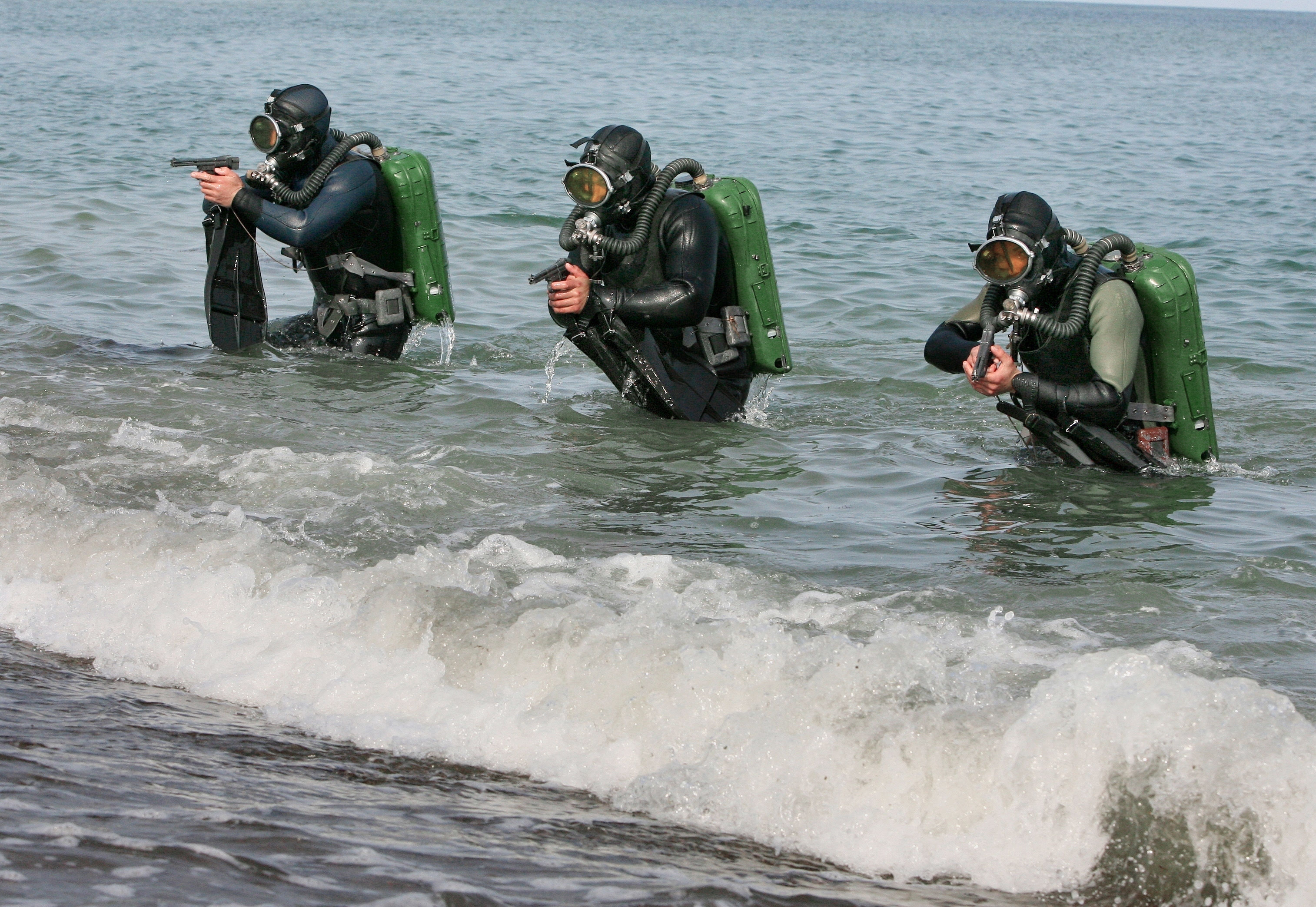 2010年6月21日,俄罗斯海军陆战队特种兵演练登陆.