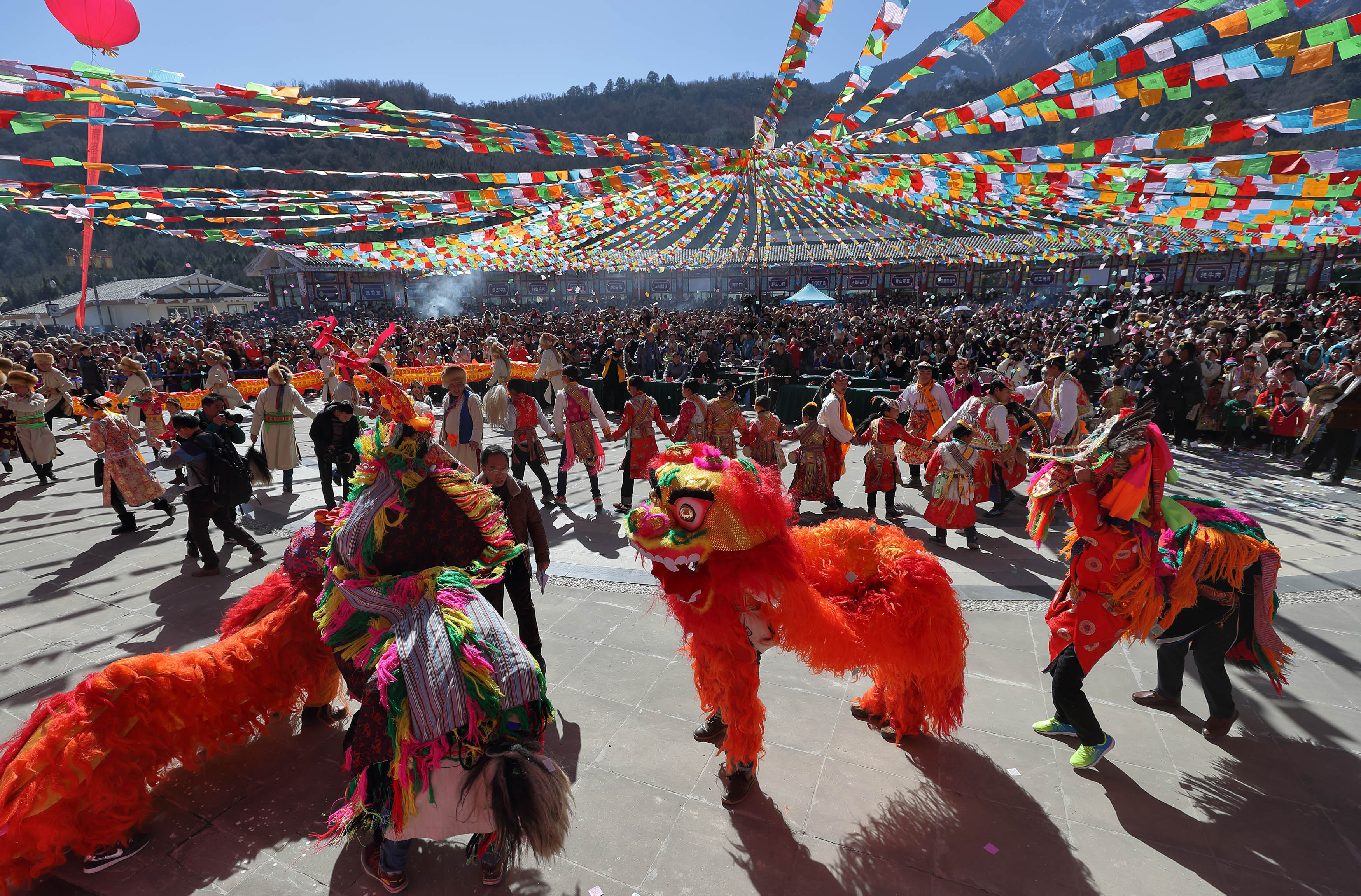 四川宝兴:藏族群众欢度上九节