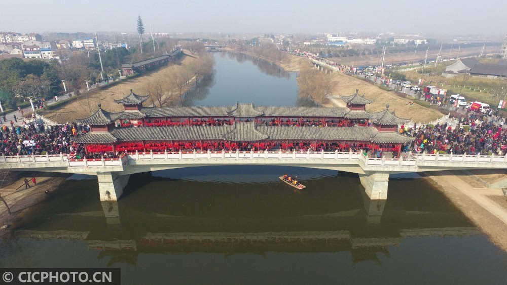 2017年2月12日,人们在安徽省全椒县参加正月十六走太平民俗活动