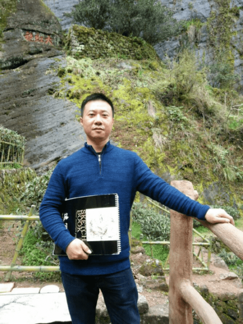 李志成,现为北京大学艺术学院中国画导师丘挺工作室画家.