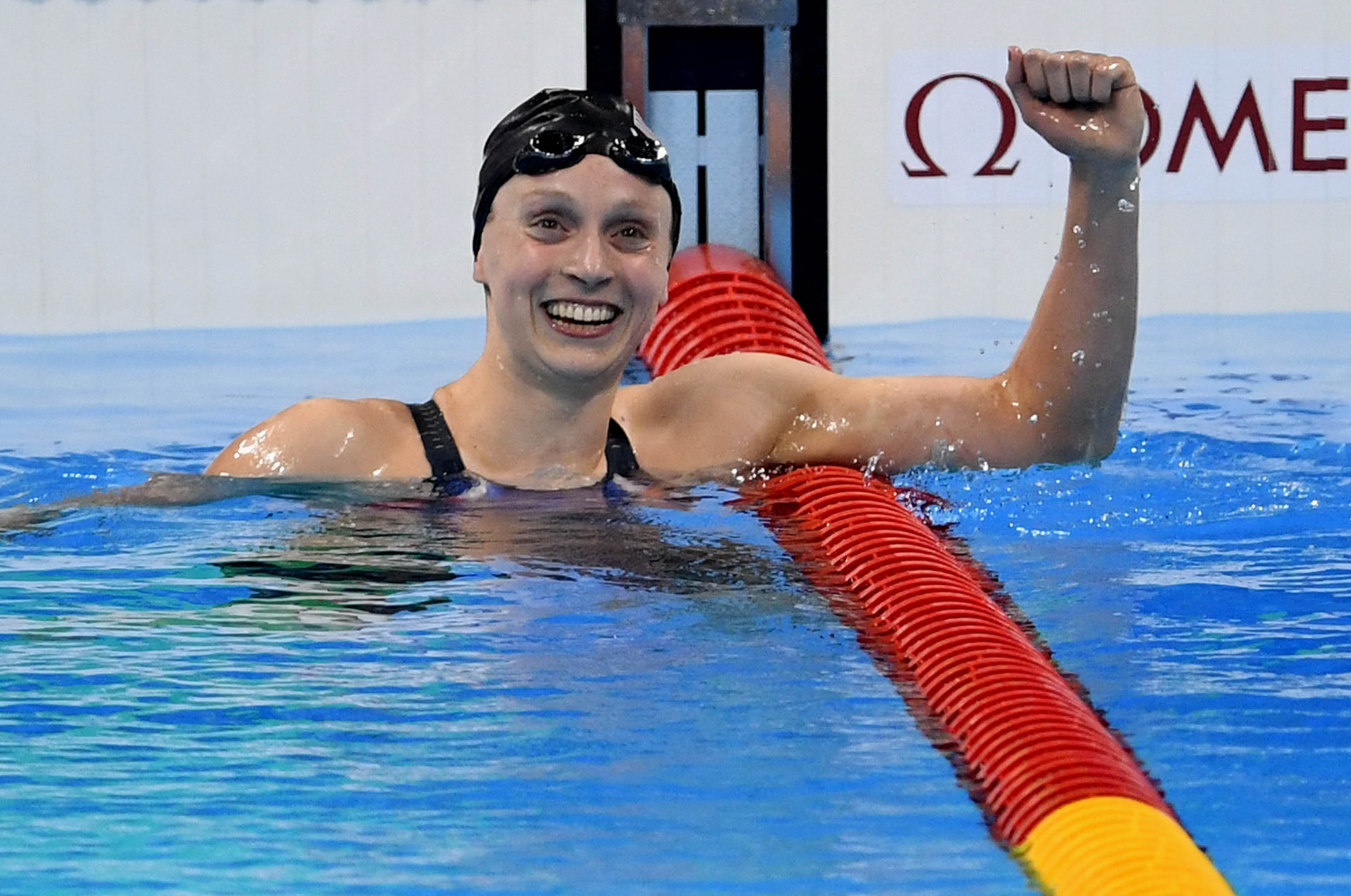 图为2016年8月12日,莱德茨基在里约奥运会游泳女子800米自由泳决赛后