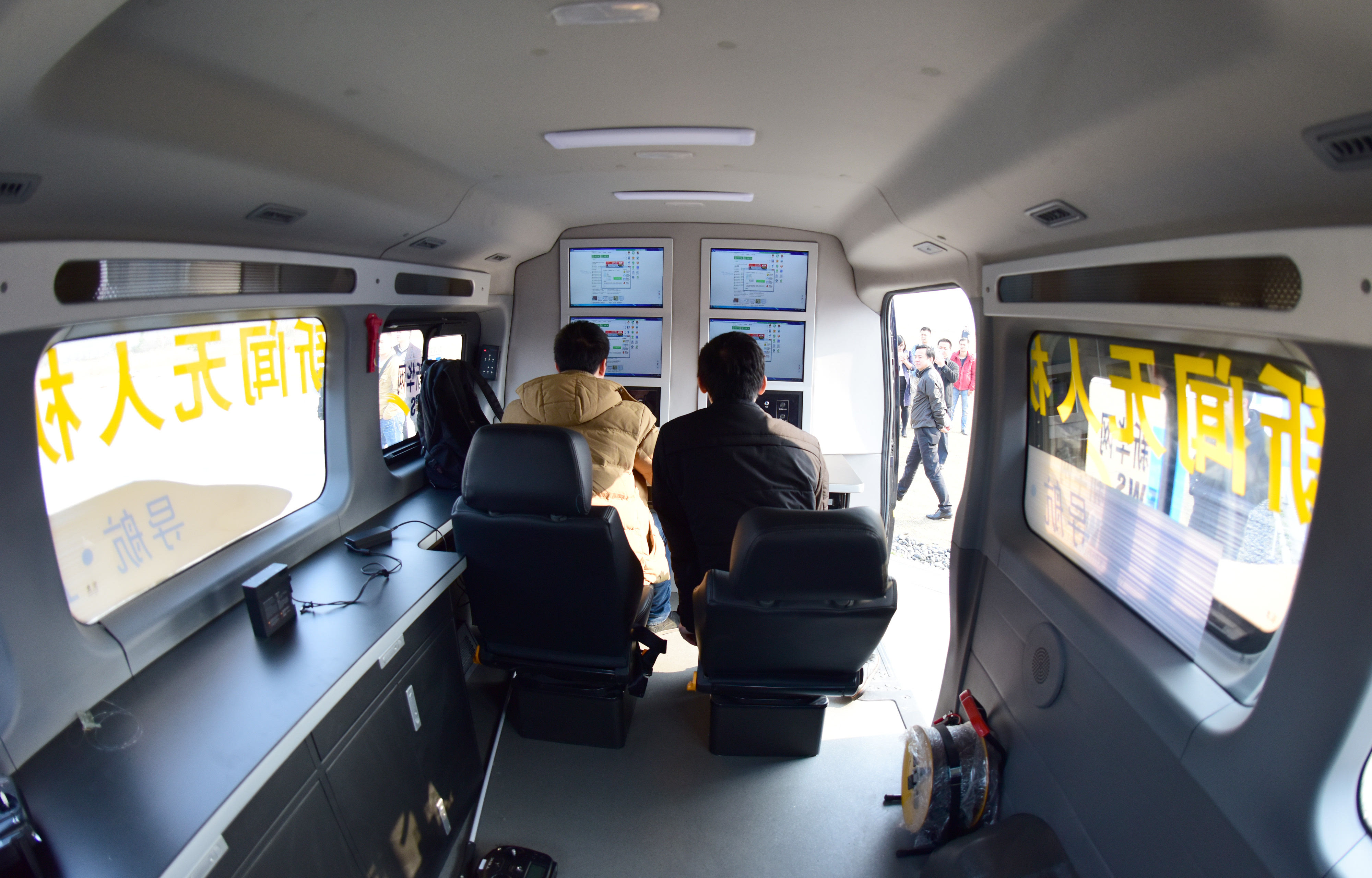 新华网首批无人机导航直播车启用