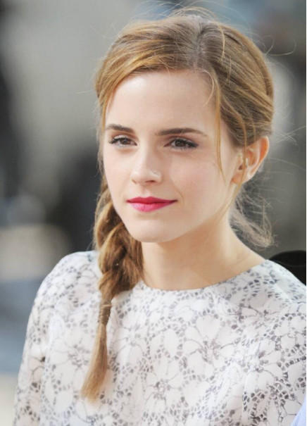 艾玛·沃森(emma watson)以《哈利波特》妙丽一角走红全球,近日主演