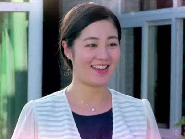 謝廣坤的女兒,現實中是劉能媳婦,不知道為啥也胖成這樣