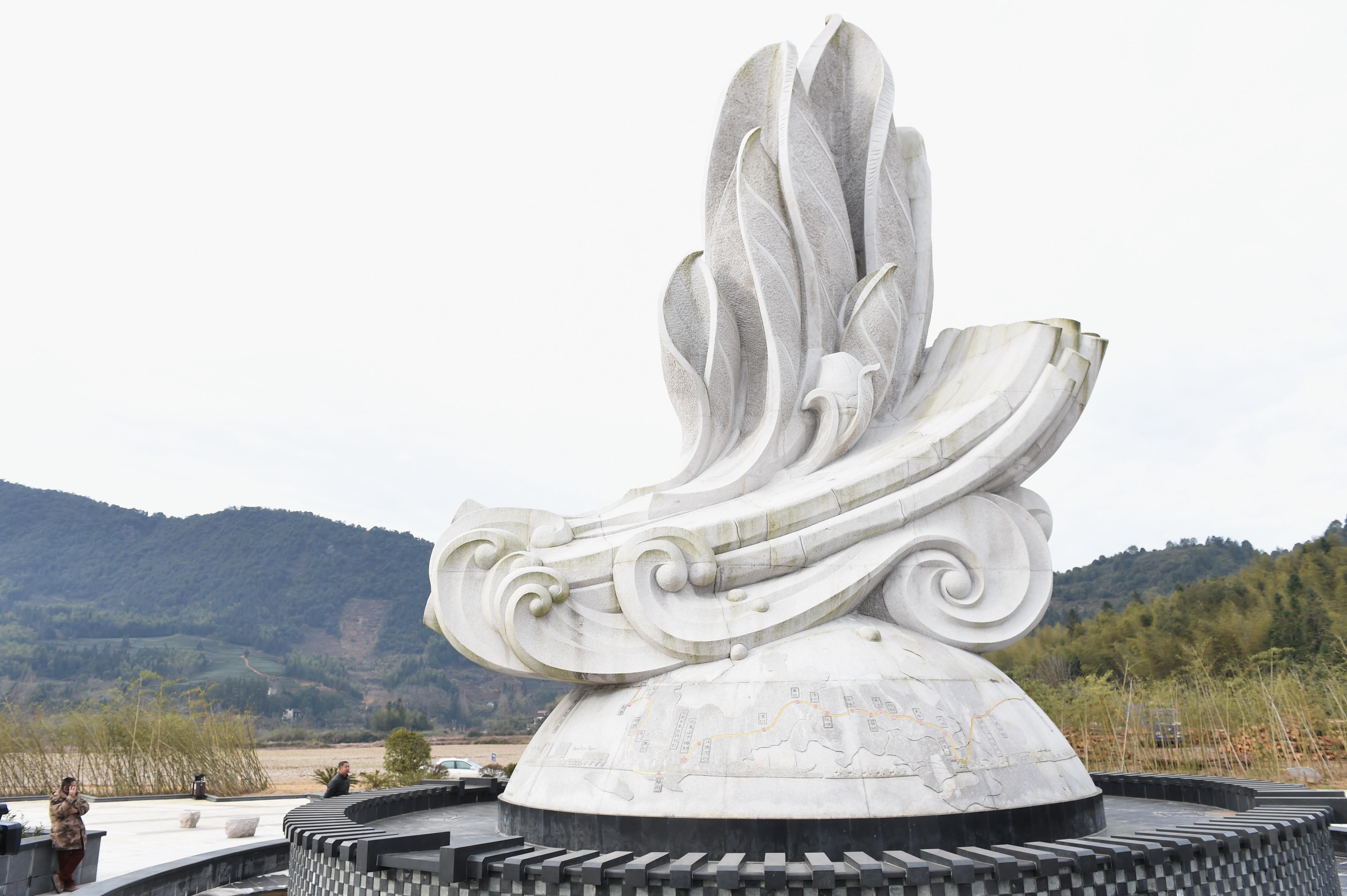 新华社记者林善传摄从2014年开始,一度消逝的"景隆号"在邹小桃等邹氏