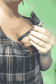 最新网络挑战:胸部射笔 太低俗了