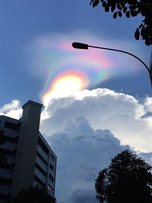 新加坡天空七彩祥云图片