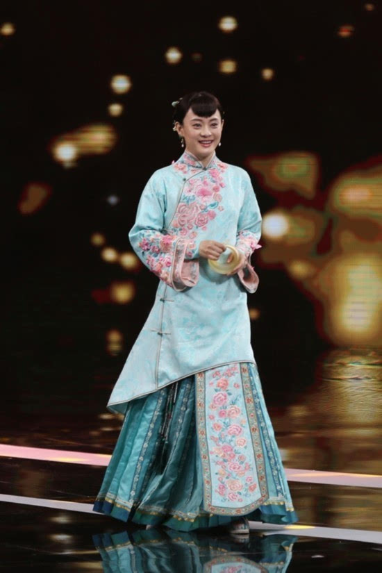 孙俪穿那年花开月正圆戏服出席活动