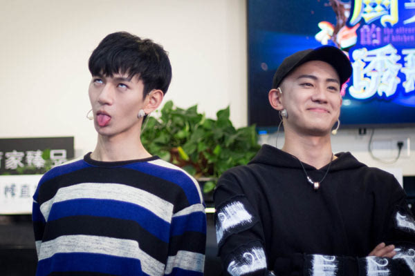 晏紫东&蒋梓乐厨男cp 棒直播live"基腐"持续