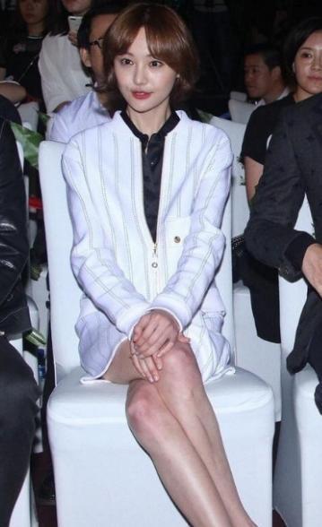 明星坐姿五花八门杨幂范冰冰的一般人做不了