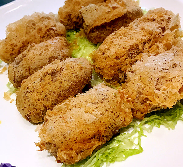 酒店大厨特别选取了四大名鸭之一的麻鸭作为主材料