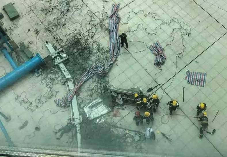 突发!两男子在珠江新城一大厦高空坠落 当场身亡