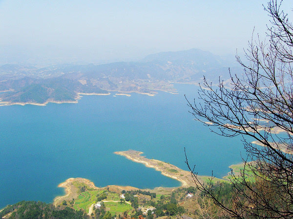 花亭湖簡介:花亭湖風景區為國家級風景名勝區,國家aaaa級旅遊景區