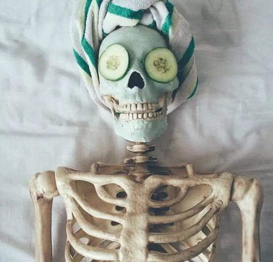 吃法餐开趴梯 一具骷髅都过得比你精彩!