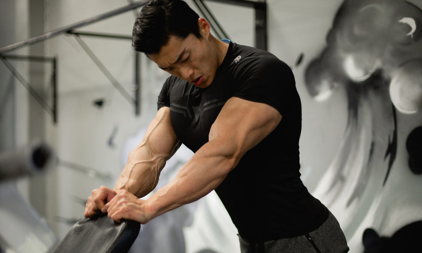 中国健美选手比肩欧美巨兽身材强悍胜美队