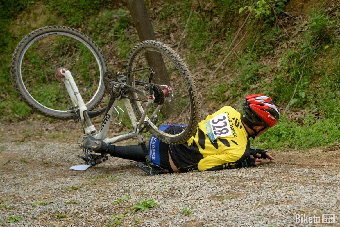 决战鸡公山封宽杰势如破竹信阳体彩杯全国自行车赛收官战