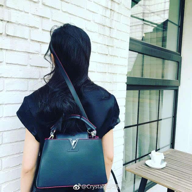 额头顶包带?张天爱晒奇葩背包法被网友调侃