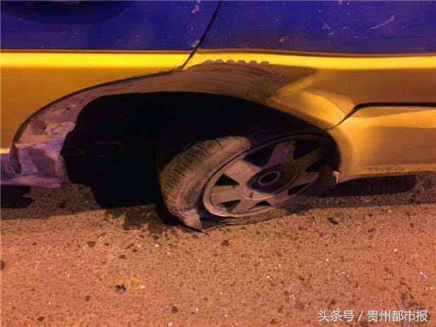 砸中對向車道上行駛的一輛出租車左後輪,當場爆胎