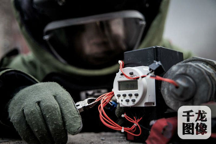 [暖评] 隐瞒职业的拆弹专家不可承受之重