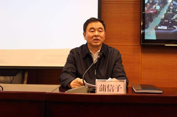 抚顺市副市长,抚顺市公安局局长,禁毒委常务副主任蒲信子主持会议.