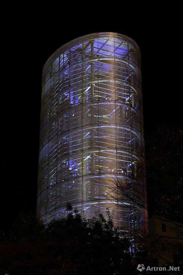 正文 "横滨风之塔"(1986) 80年代,日本进入了泡沫经济时代,伊东丰雄以