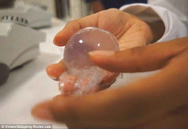 可食用水球问世了!外形酷似"乳房假体"