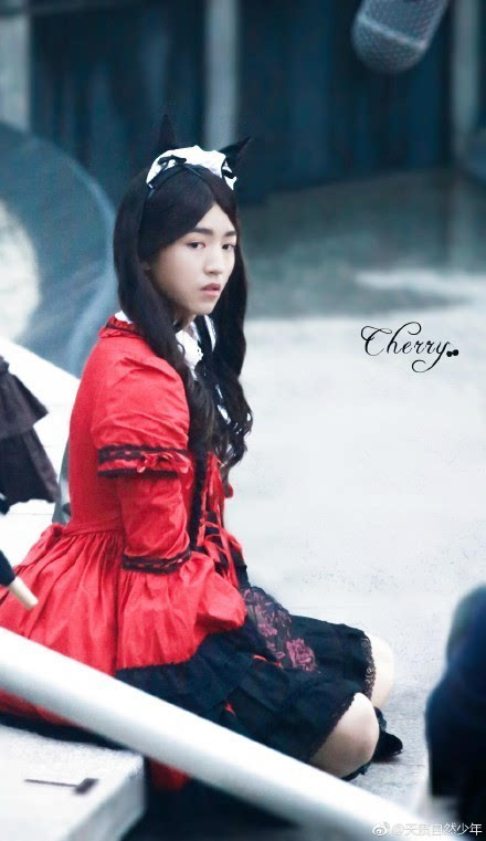 tfboys变tfgirls?王俊凯美腿杀王源千玺清纯