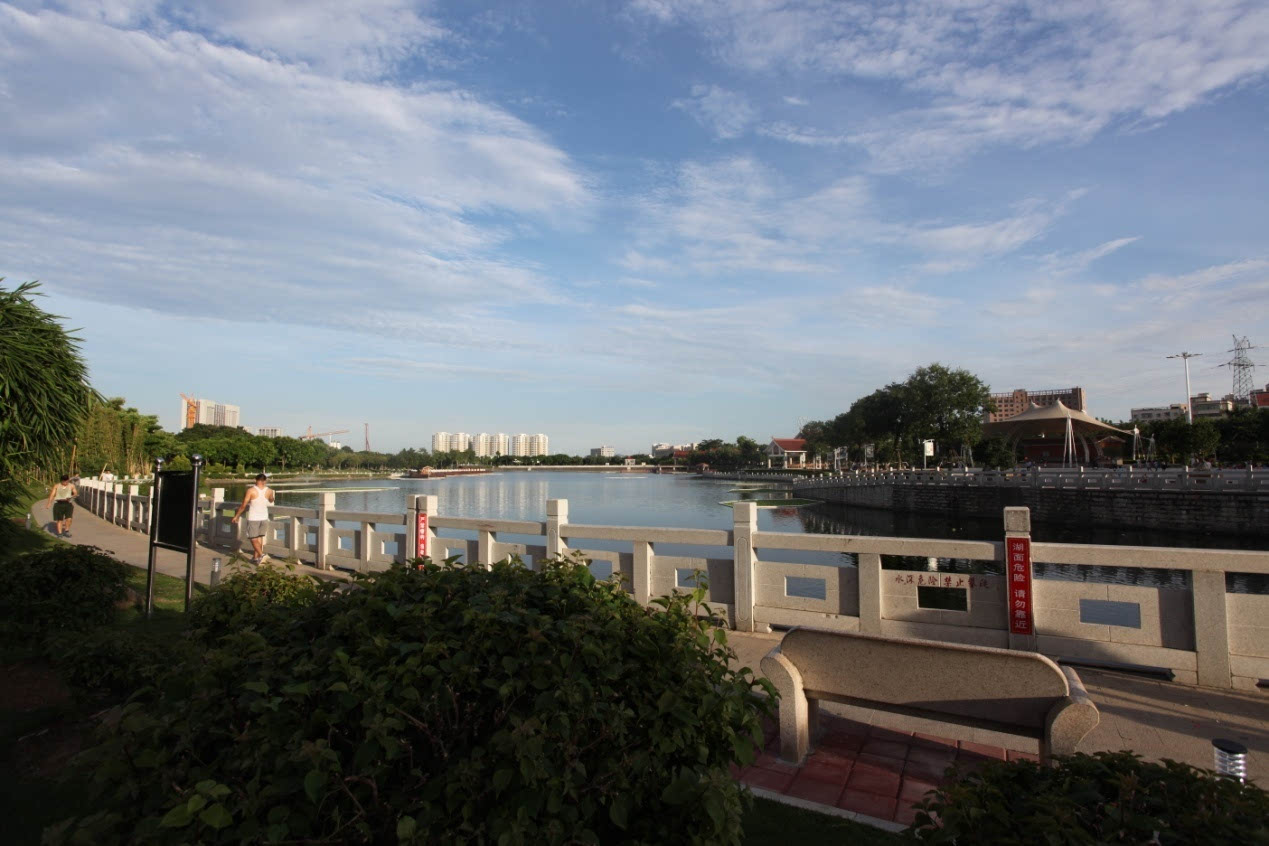 招商莱顿小镇莱小镇遇见健康的湖居生活