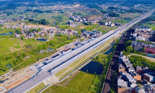 武九客专黄石段,一列黄色车身的高速综合检测车,正在轨道上不间断地