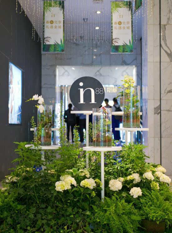 王府井银泰in88半年庆 园林艺术静态展拉开帷幕