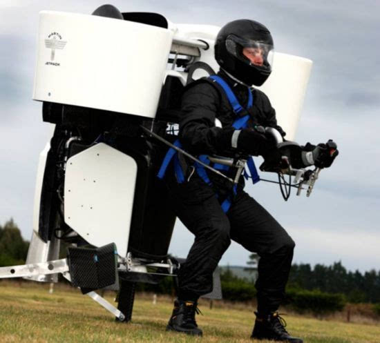 钢铁侠不是梦!穿上这件喷气式装备就能飞行