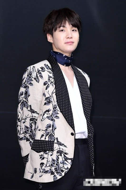 防弹少年团闵玧其跨刀助力suran新歌 实力印证创作才华