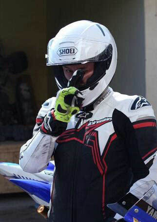 尹正摩托赛车照曝光 化身热血车手狂飙荷尔蒙