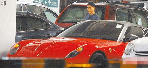 郭富城在车库取车