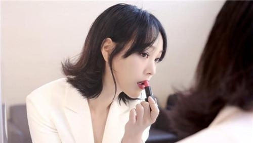 《外科风云》林欢的扮演者叫高露,出生于北京的地道北京妞,毕业于