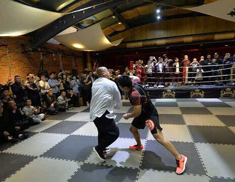 一段号称"中国综合格斗mma第一人"徐晓冬"20秒ko雷公太极创始人雷雷"