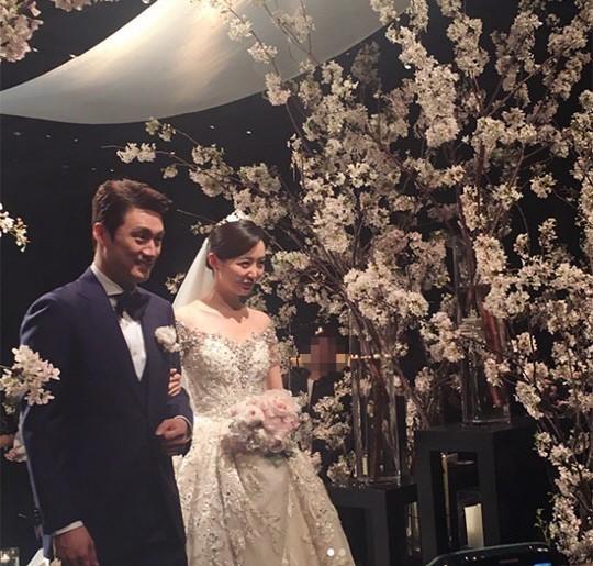 吴尚津金素英婚礼现场照公开 幸福之情溢于言表[组图]