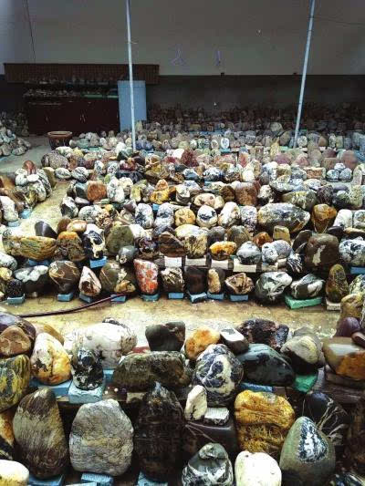 二十年收集4万多块石头 甘谷农民自办"天水渭河奇石博物馆"