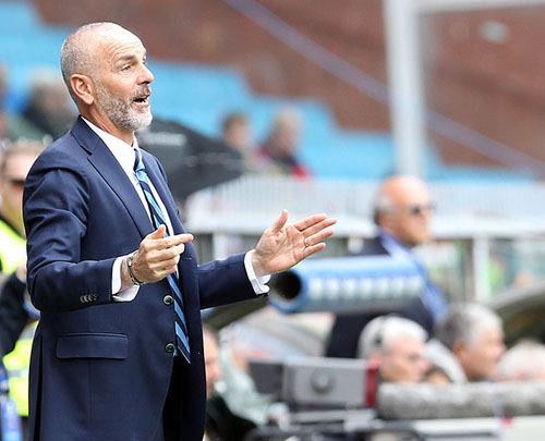 高清图:国米旧将摆手拒绝庆祝 皮奥利神情无奈在意甲联赛仅剩4轮的