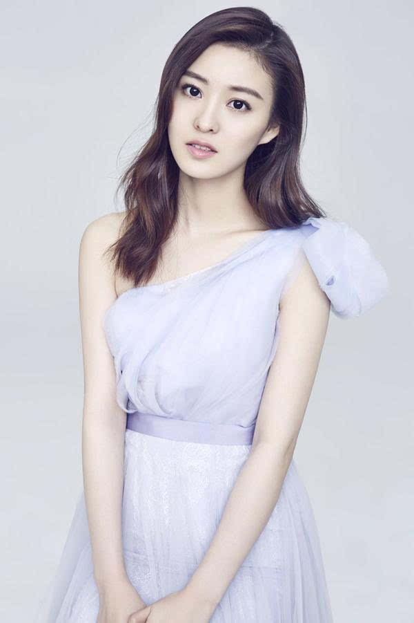 邓建国筹拍《爱国岛》开机 王佳宇担当女主角