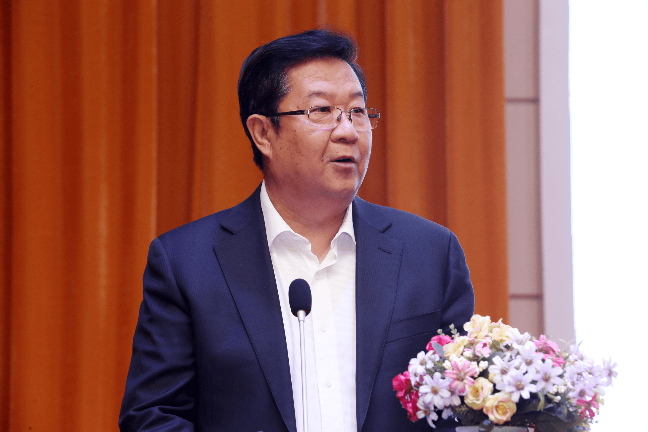 5月6日上午,闵维方会长在开幕式致辞中指出,高中阶段的教育从结构到