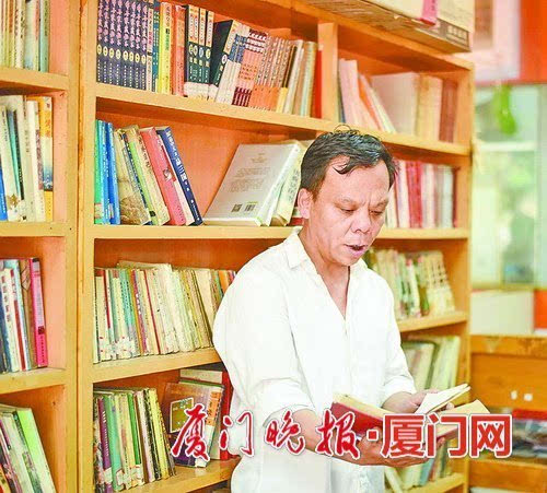 杨根旺"发现没有看过的书被顾客买走了,感觉像嫁女儿一样,既高兴又有