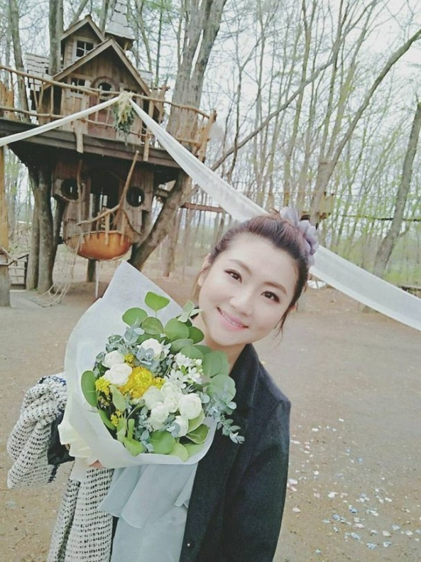 林宥嘉大婚办派对 丁文琪穿自制头饰两人在树屋前见证爱情