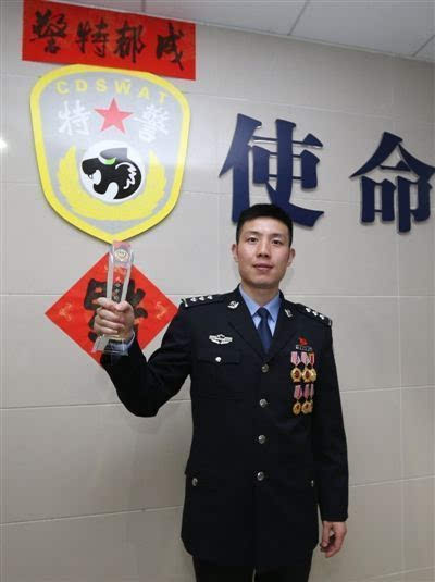 成都"黑豹"李建华:"我心中的警察英雄"四川第一人