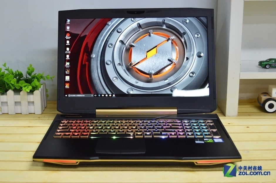 搭载机械键盘 机械革命深海泰坦x7ti-s图赏